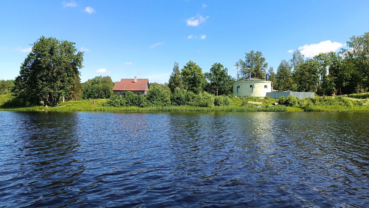 Нахожусь прямо возле санаторий номер 3-город Выборг.