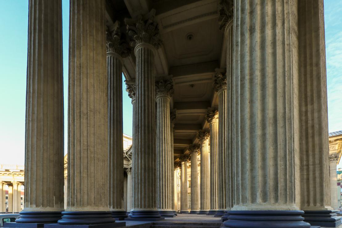 Колоннада Казанского собора, вид изнутри