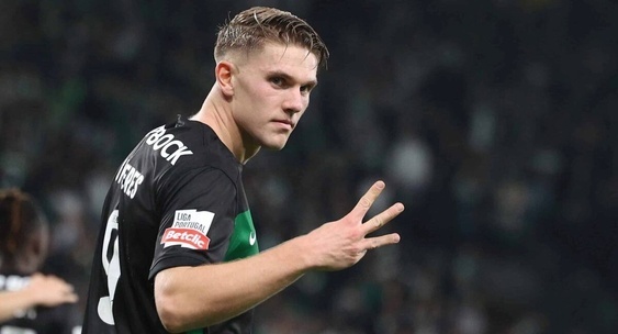  «Арсенал» практически завершил трансфер Дьокереша! (Фабрицио Романо)
Инсайдер сообщает, что в последние часы проходили переговоры между двумя сторонами и канонирам, якобы, удалось договориться об условиях личного контракта со шведом
А учитывая, что Виктор больше не намерен тренироваться со «Спортингом» и уже уведомил об этом руководство, трансфер просто обязан состояться. 