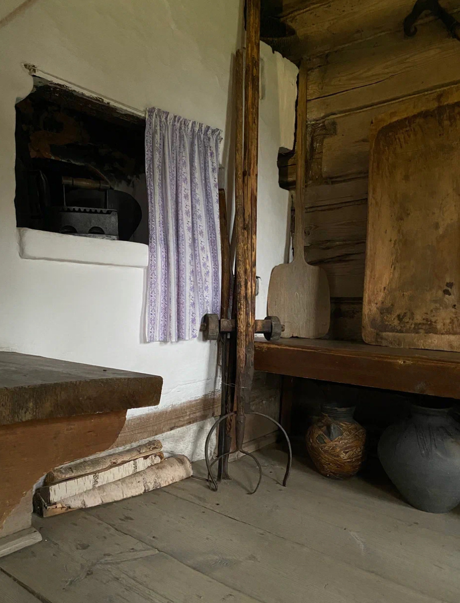 Старинная изба