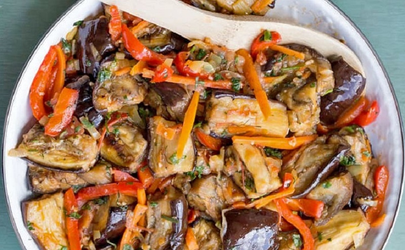 Готовим фантастически вкусные баклажаны с перцем: вкус настоящего Востока на обычной кухне 