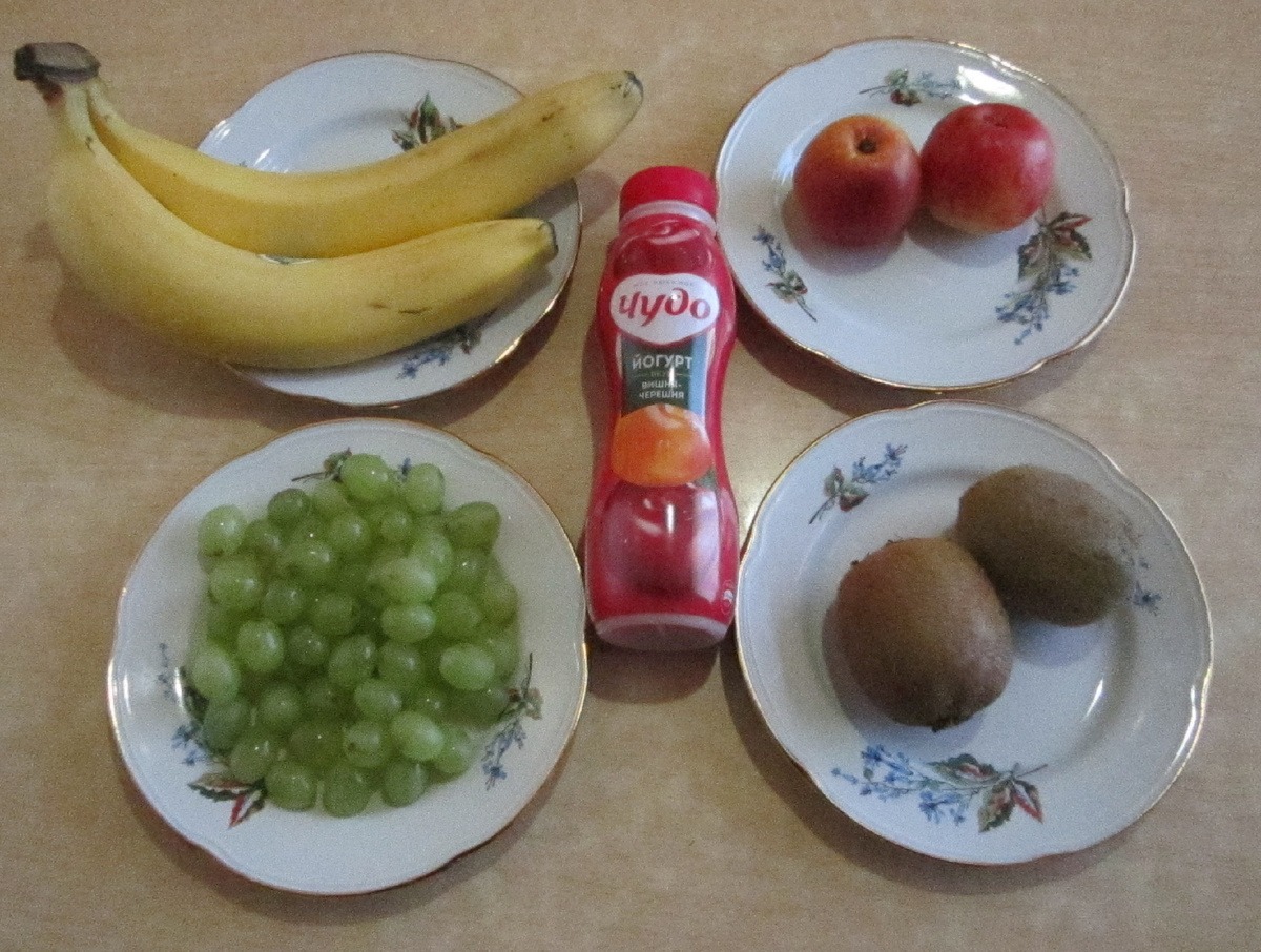 Фруктовый салат. Шаг 1. Фото: канал Три рецепта.