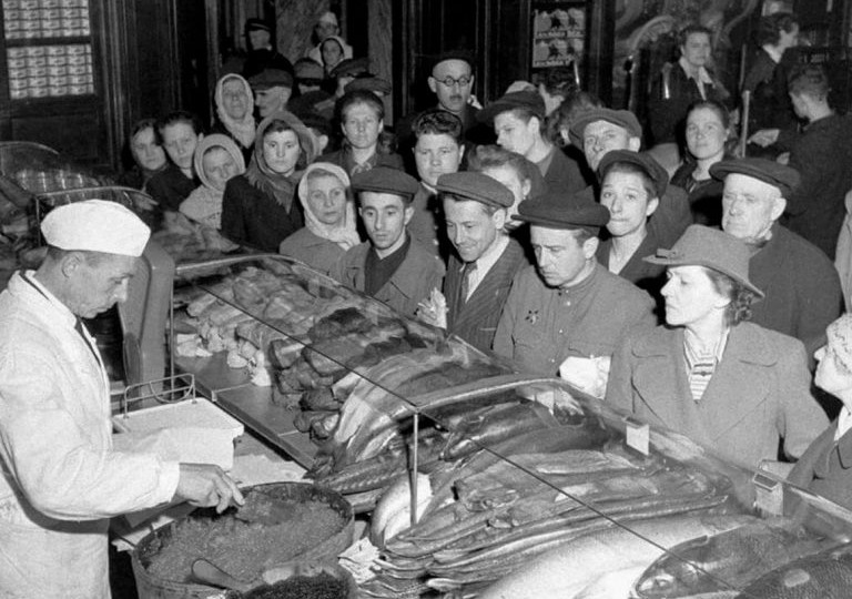 Старая Москва: «В магазинах даже после войны было все — белуга, севрюга, селедка нескольких сортов»