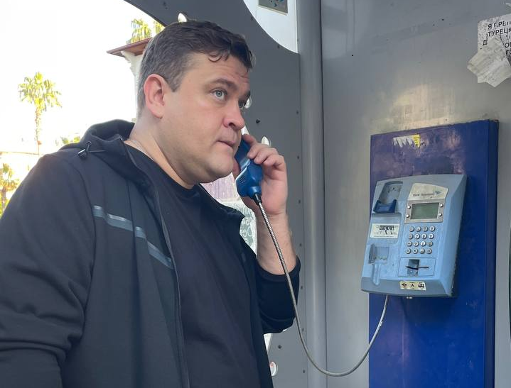 Это ты, который обзванивает базу клиентов, которые только и делают, что посылают тебя. Устал?