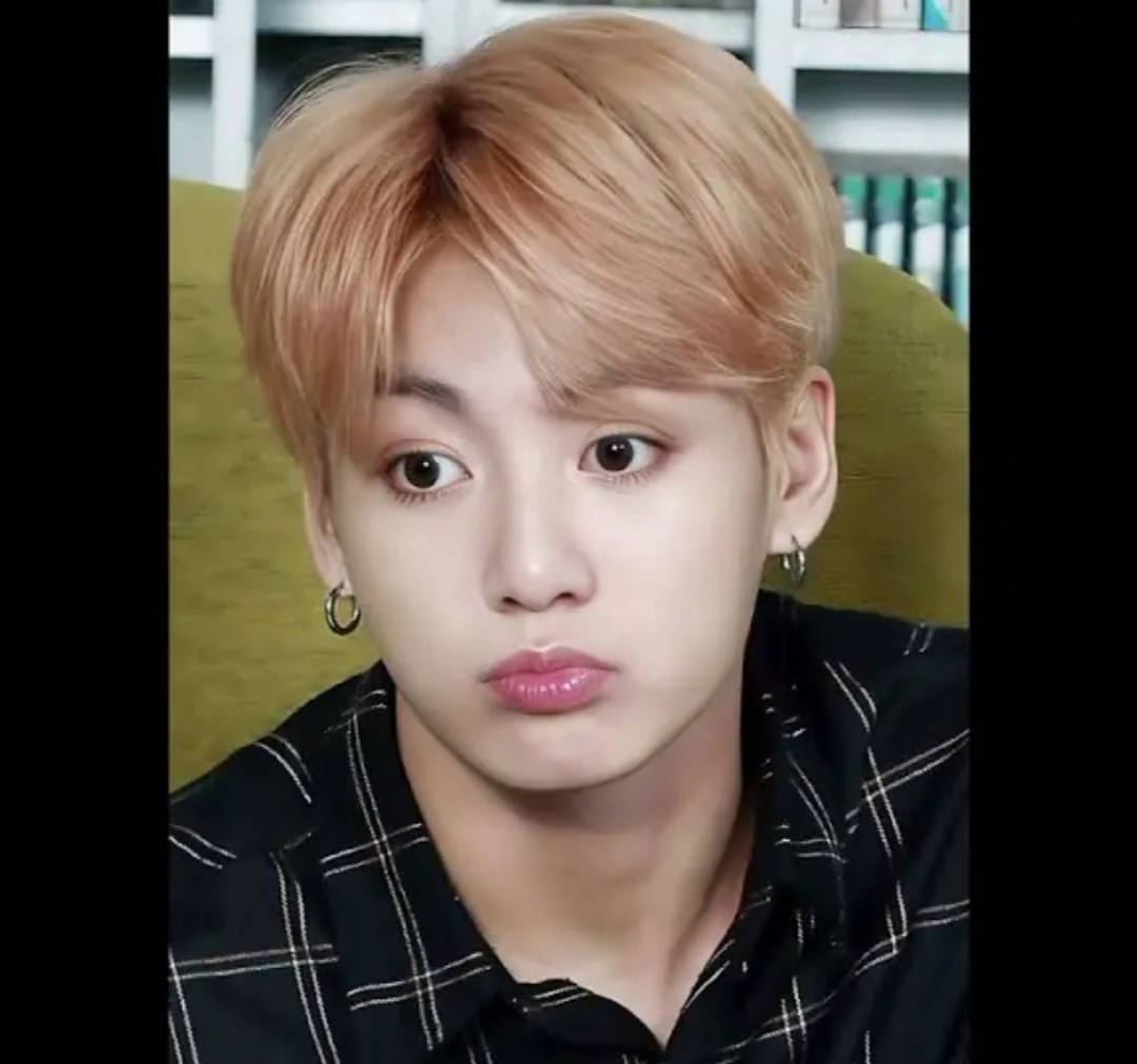 Салаты без пончиков - деньги на ветер. Фантазийная цитата времен побега Чон Чонгука из BTS от салата за пончиками. Сбежал сразу после слов: "салат, обожаю салат". Попутного ветра, брат! 