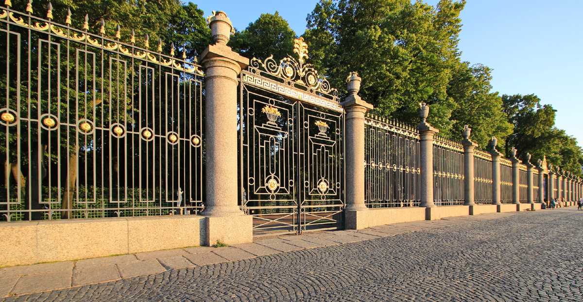 Центральные ворота Летнего сада.