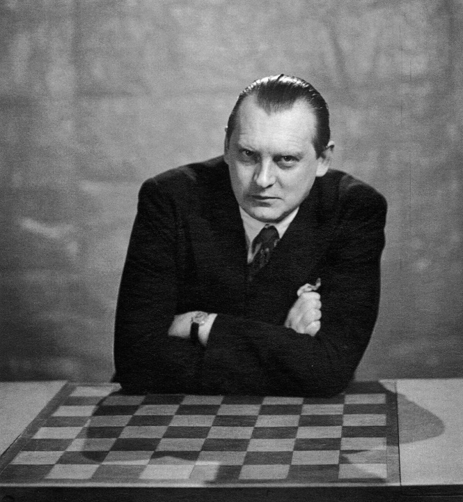 Александр Александрович Алехин (31 октября 1892 — 24 марта 1946) — российский и французский шахматист, шахматный теоретик и литератор.Чемпион мира по шахматам в 1927–1935 и 1937–1946 годах.                                                     