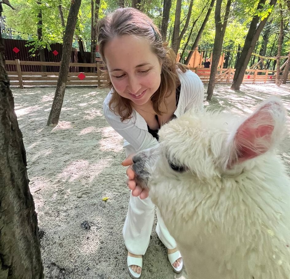 Нежность в общении с альпаками просто зашкаливает!