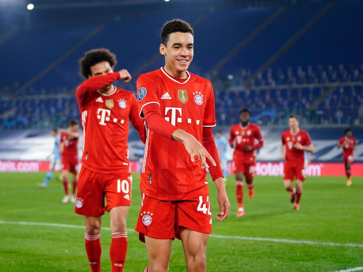    Полузащитник мюнхенской "Баварии" Джамал Мусиала© официальный твиттер клуба "Бавария"