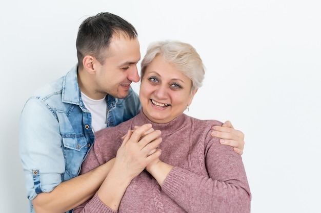 https://img.freepik.com/premium-photo/mother-adult-son-together-son-giving-mother-kiss_493343-16053.jpg