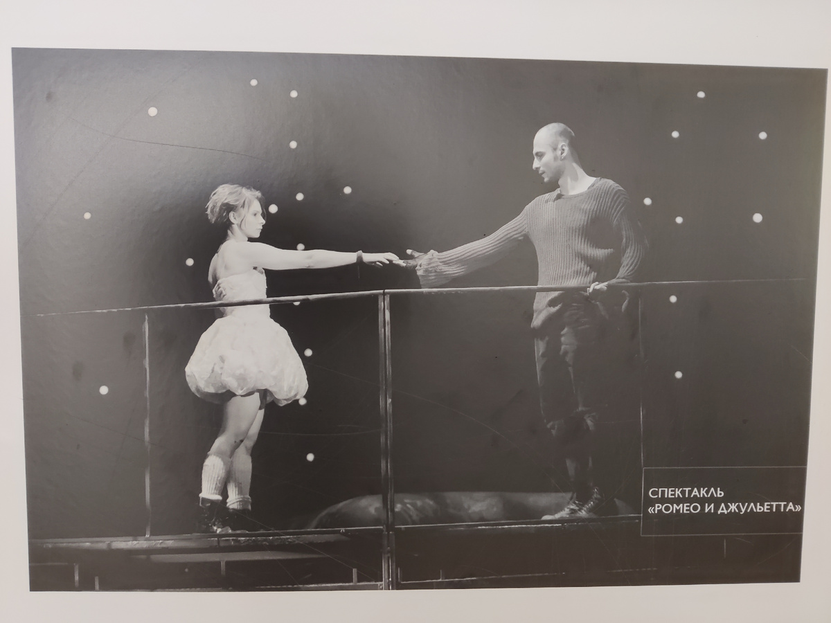 Фото из фойе театра