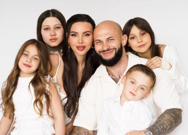    Джиган и Оксана Самойлова с детьми. Фото: социальные сети