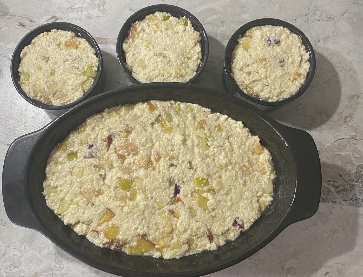 Приготовление творожно-фруктовой запеканки. Фото автора