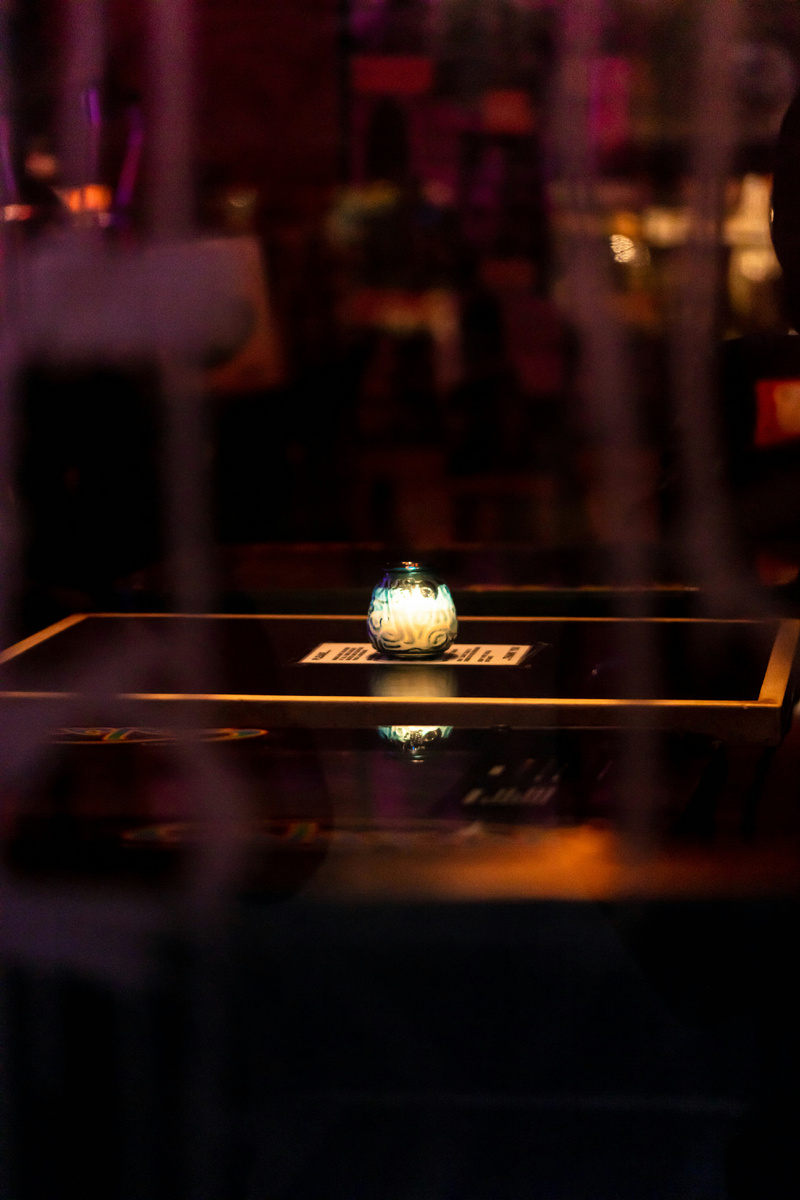 "Будет ночь легка.
Станет понимать нам друг друга проще.
В центре городка
вдоль и поперёк мы исходим площадь."(с) Фото: Unsplash