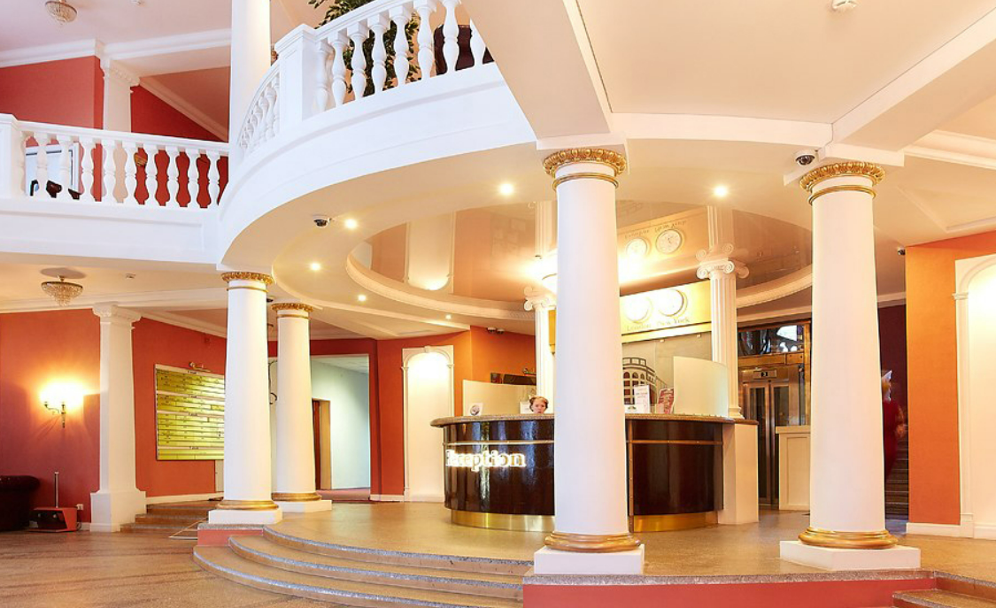 Ресепшен в гостинице Северная