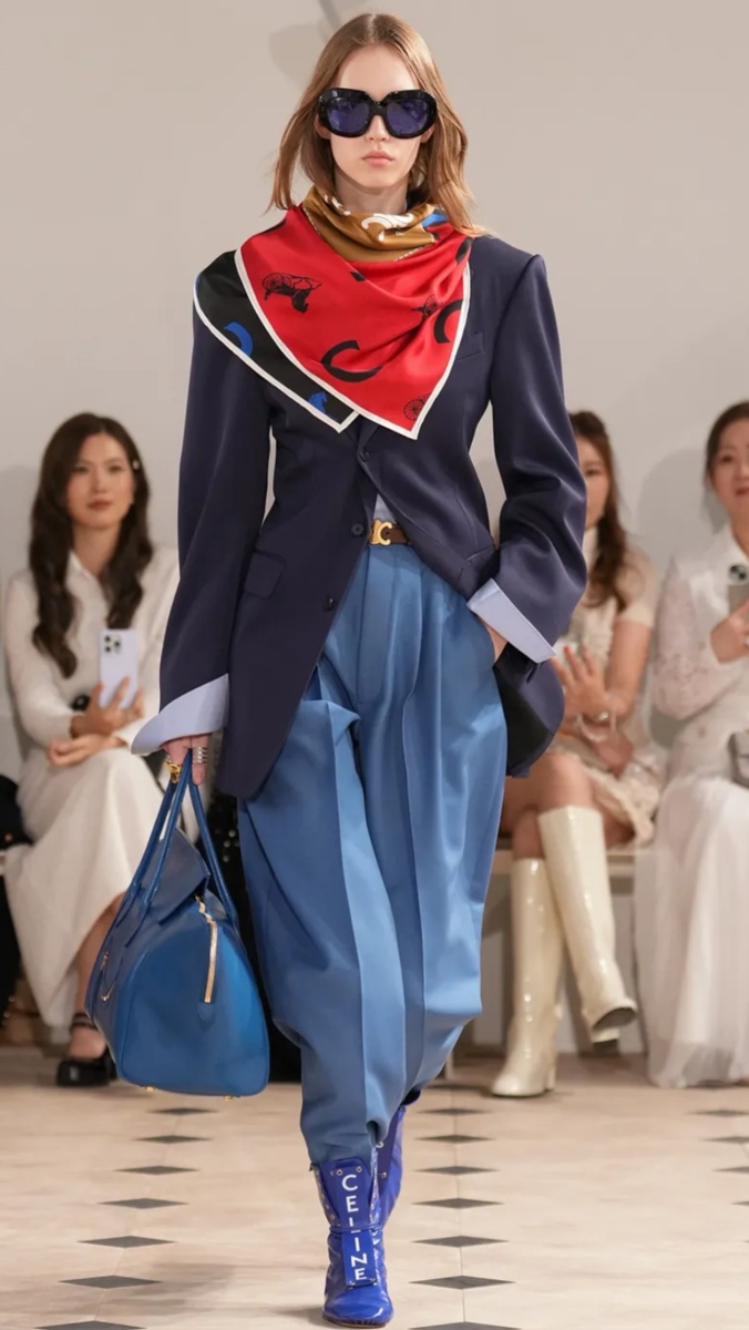 Фото показа из открытых источников