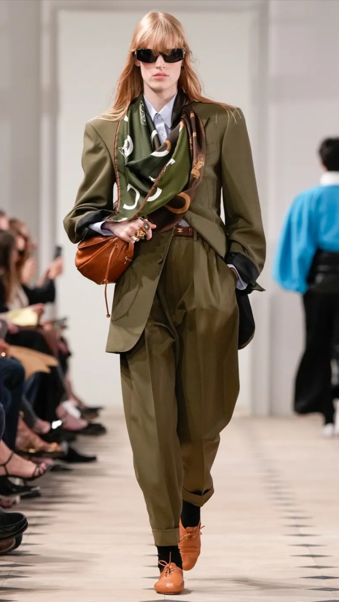 Фото показа из открытых источников