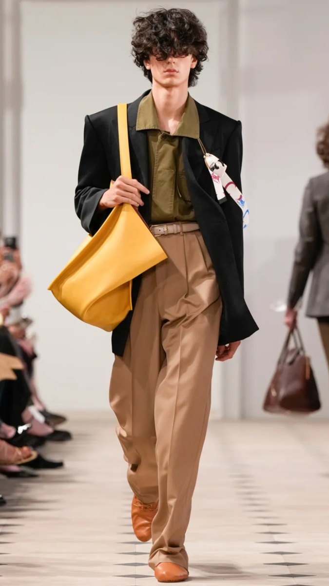 Фото показа из открытых источников