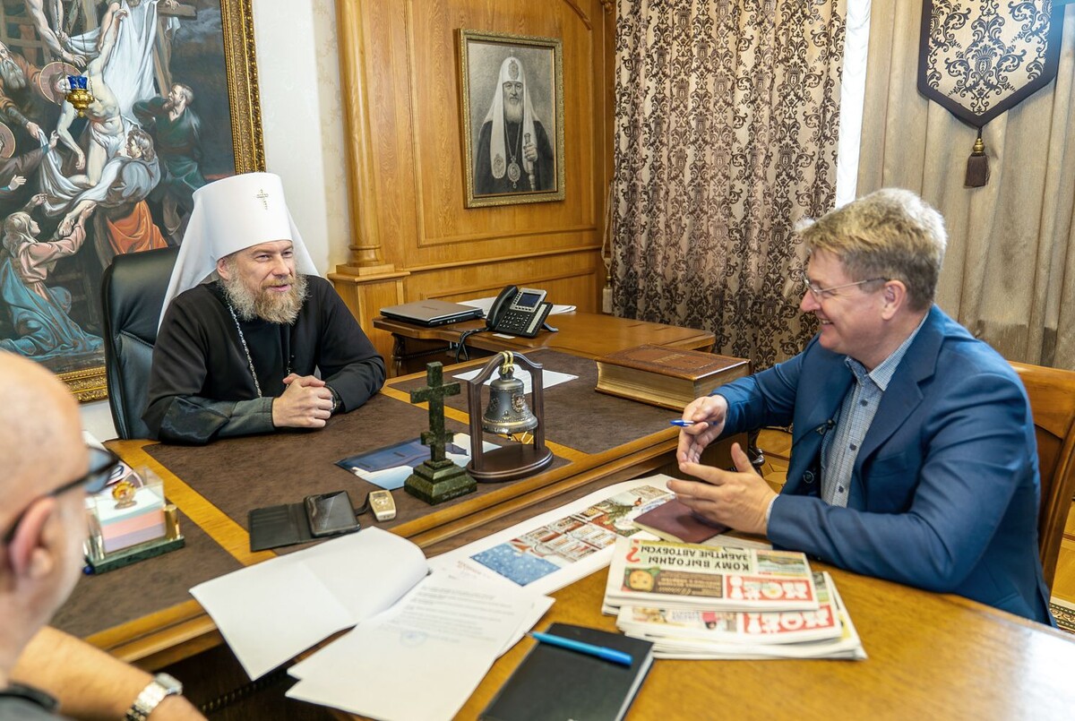    На прощание глава митрополии напомнил руководителям и журналистам издания «МОЁ!» слова Христа, призывающие ко взаимной любви и единству в Боге
