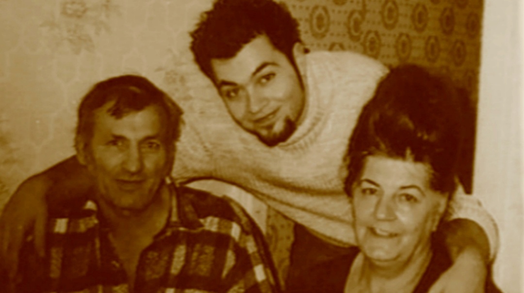 Алексей Чумаков с родителями