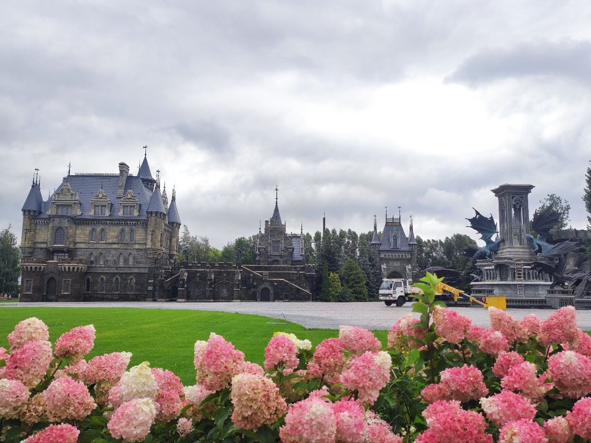 Двор замка Гарибальди