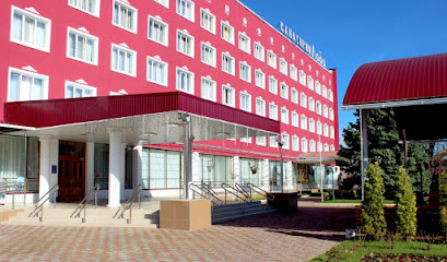 Это здание гостиницы, сегодня здесь центральное здание санатория "Лаба", фото из открытых источников