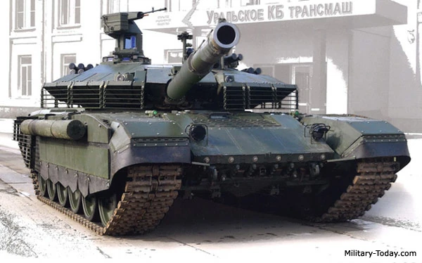 Танк T-90M, вид спереди.