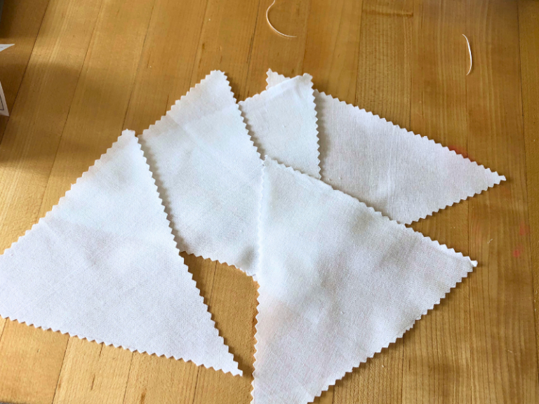 Заготовка флажков. Фото с https://artfulparent.com