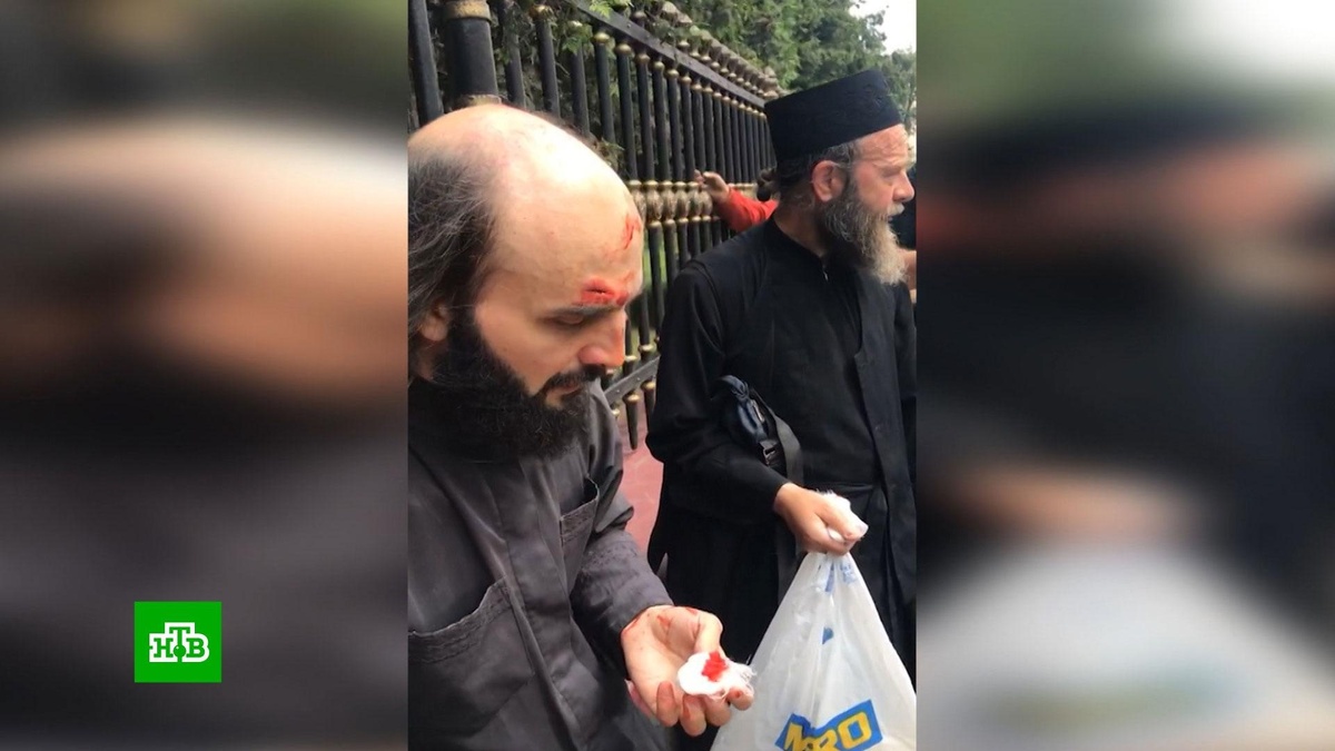    Верующие отстояли собор УПЦ в Черновцах от раскольников