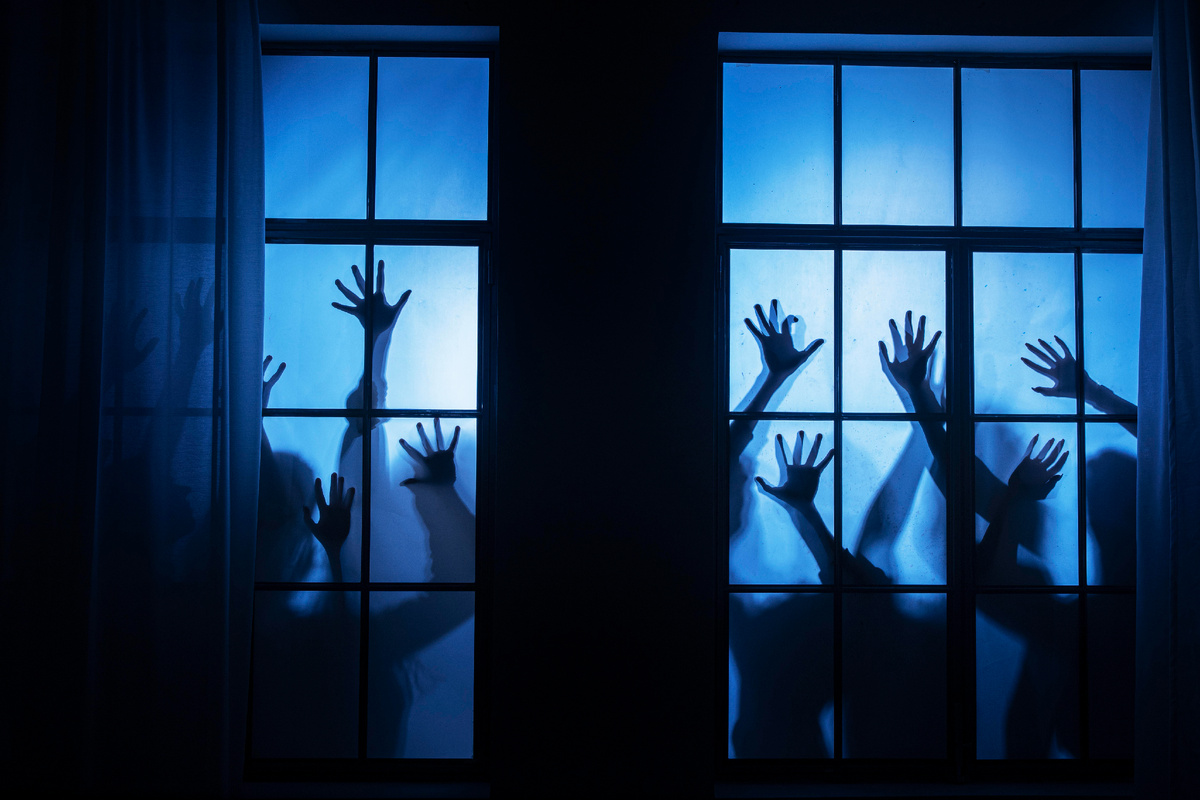 <a href="https://www.freepik.com/free-photo/spooky-zombie-hands-window_19298954.htm">Image by freepik</a>