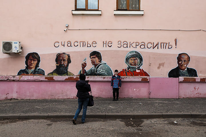    У народа же картина обратная. Ко второму кварталу этого года реальная зарплата с учётом инфляции выросла на 5,2%, что вдвое ниже, чем годом ранее. Фото: Belkin Alexey/Globalookpres