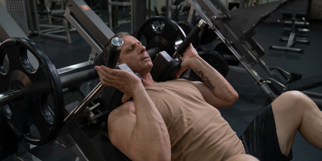 Понедельник после выходных: какую группу мышц тренировать, если отдыхали и много ели? (Спина скажет "спасибо" за тактику!)