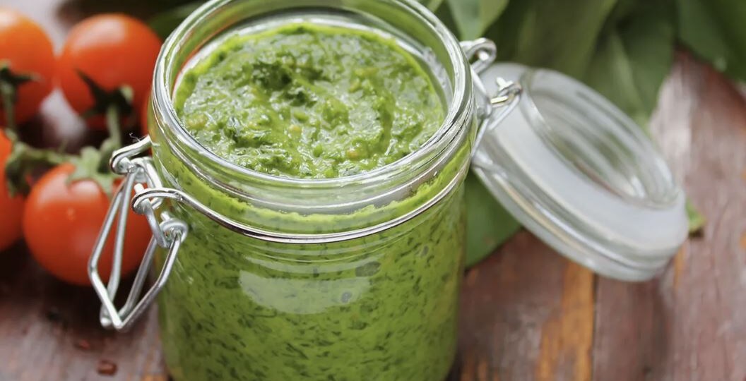 Острая аджика из зелёных помидоров — лучший рецепт с ярким вкусом