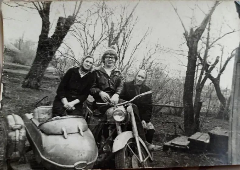 На фото: Горяченкова Анна Федоровна, Князев Владимир Алексеевич, Горяченкова Мария Федоровна