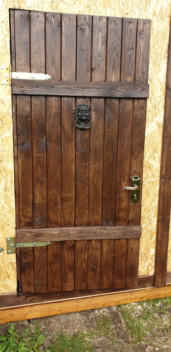 Дверь после покраски защитным покрытием