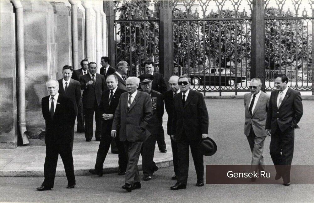 Перед встречей К.У. Черненко и Генерального секретаря ЦК Трудовой партии Кореи Ким Ир Сена в Кремле, 23 мая 1984 года