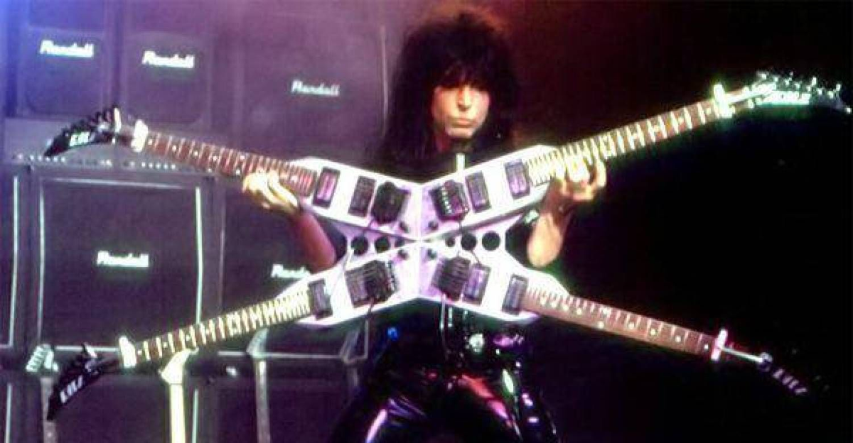 Американский гитарист-виртуоз Майкл Анджело Батио и его легендарная крестообразная гитара