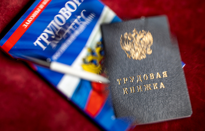 "Что делать, если вас сократили за 3 года до пенсии: пошаговый алгоритм + шаблон иска"