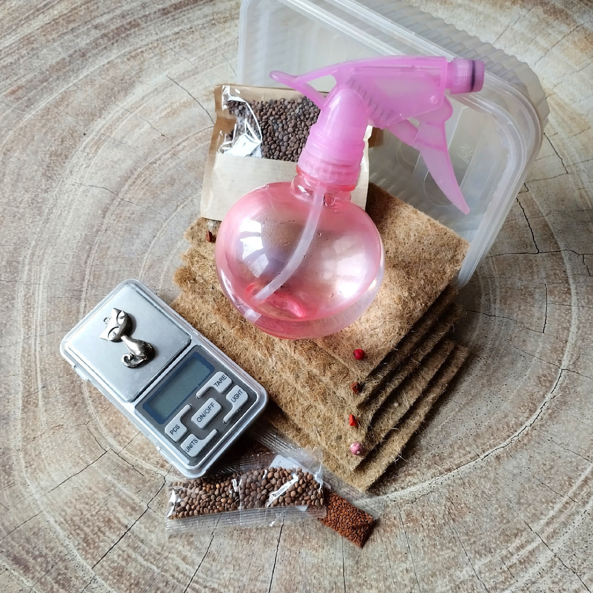 Если есть необходимость взвешивания семян, то используют ювелирные весы.