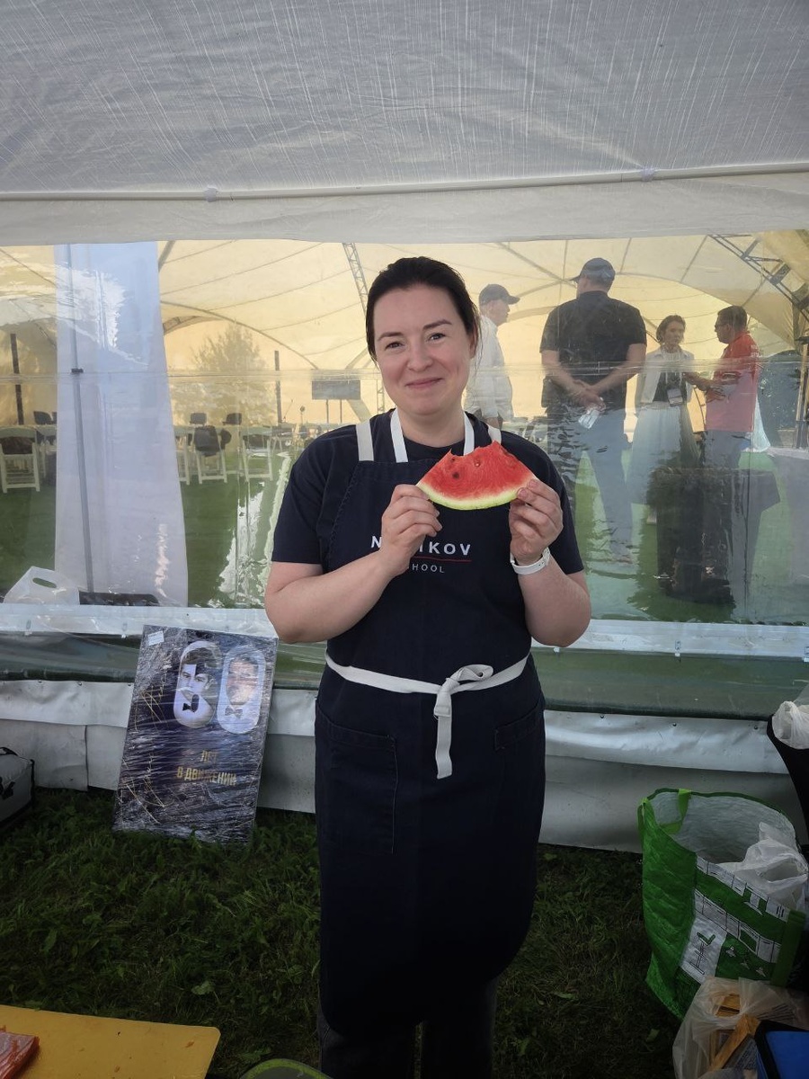 А здесь ГД меня ругает, что я арбузы ем, а не укром режу 