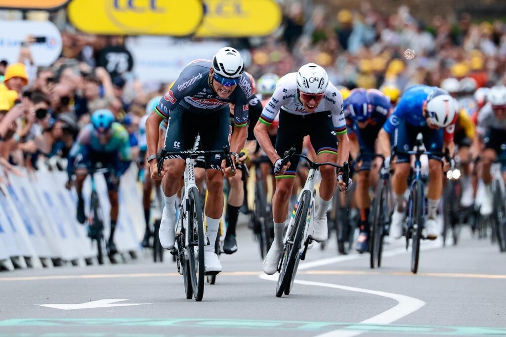    Матье ван дер Пул и Тадей Погачар. Фото: Getty Images