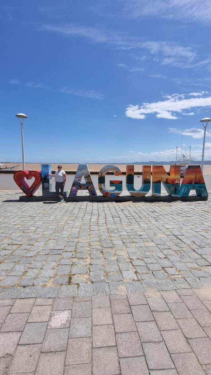 Стандартное Ай лав..., в данном случае Лагуна) 