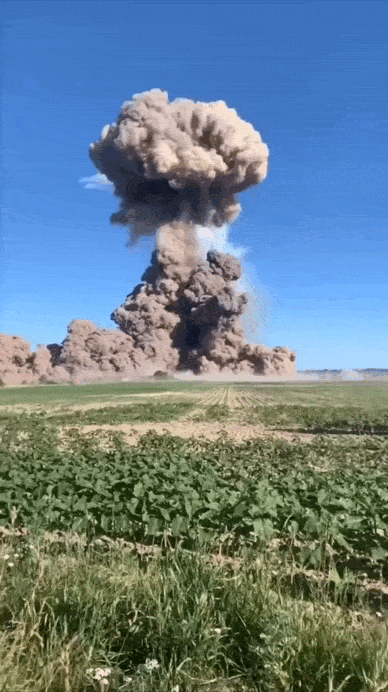    Новые кадры взрывов. Видео: "Военкоры Русской Весны"