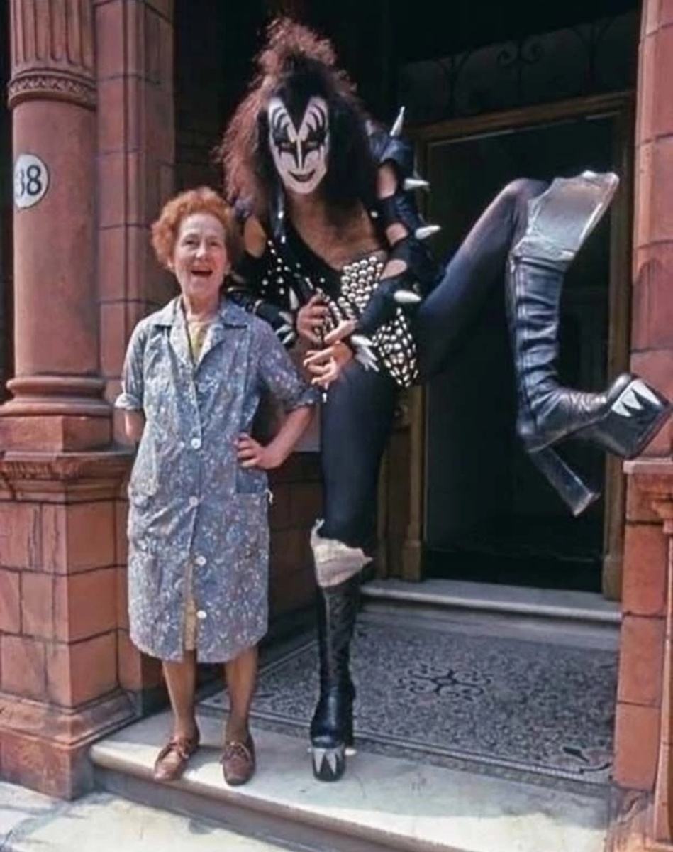 Джин Симмонс. Фото из открытого источника