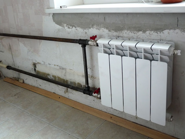 Современная "переделка" пространства за батареей