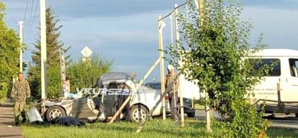    Последствия тройного смертельного ДТП под Славгородом. Источник: "В курсе 22"