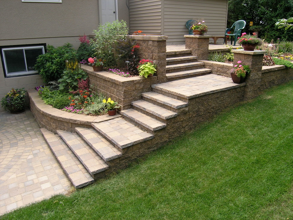 https://st.hzcdn.com/simgs/pictures/landscapes/stairs-versa-lok-retaining-wall-systems-img~fb1108480255ce71_9-3181-1-2c9b82d.jpg