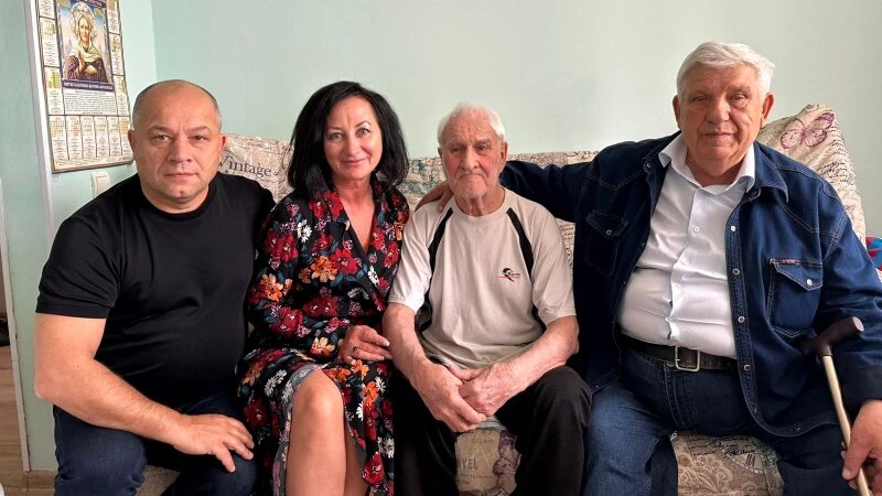     Алтайская краевая организация профсоюза строителей РФ поздравила Владимира Дмитриевича Шмакова с 95-летним юбилеем. Фото предоставлено А. А. Замороко.