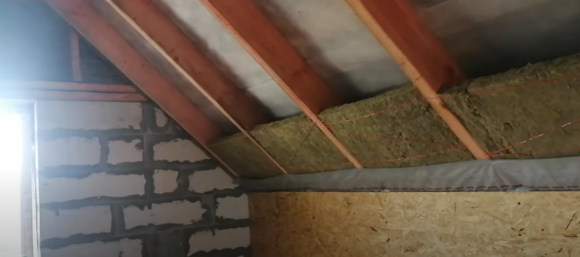 Тепло под крышей: Детальный разбор утепления кровли из металлочерепицы – экспертные советы для комфортного дома