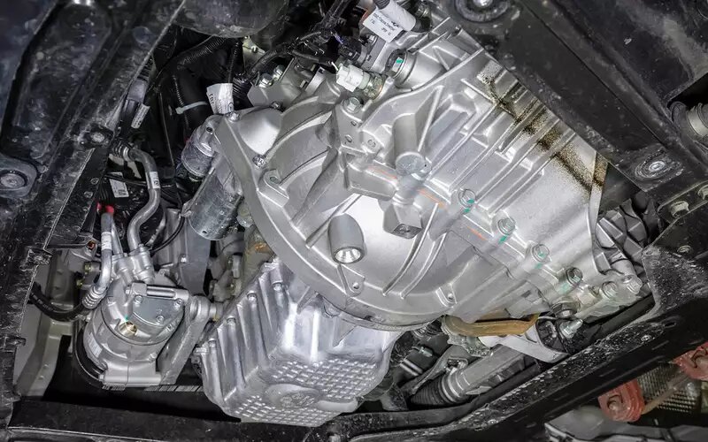    Новая коробка передач доступна для всех типов кузова, но только в топовых комплектациях Enjoy и Techno, что автоматически делает такие Весты дорогими.